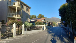 EUCALYPTI11 - Ampio alloggio ristrutturato con 3 camere, 2 bagni, terrazzo, balcone Loano